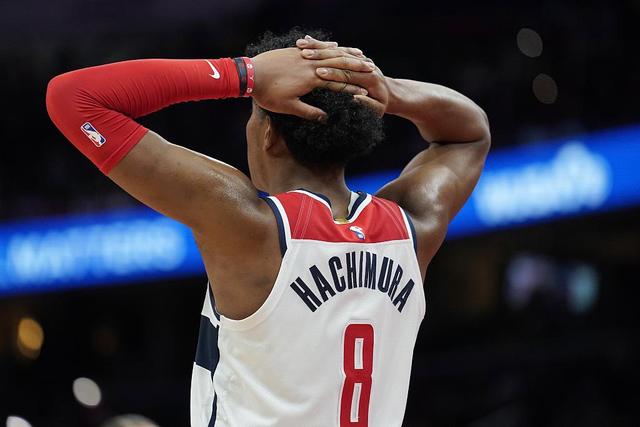 弗格32分辽宁终结上海16连胜 江苏不敌新疆