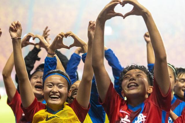 拉菲尼亚本赛季西甲14轮8球 距个人纪录还差3球